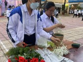 Hoạt động trải nghiệm: Cắm hoa ” Tri ân thầy cô” chào mừng kỉ niệm 40 năm ngày nhà giáo Việt Nam